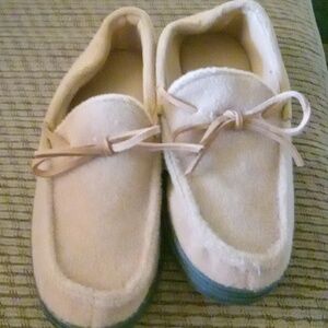 Men slipper size small 7-8 no brand brown